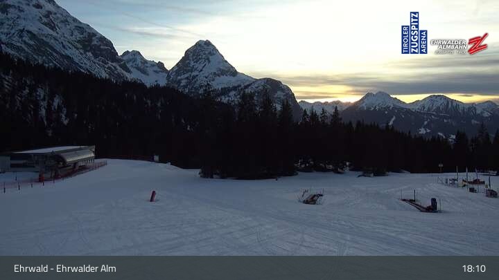 Archiv Foto Webcam Sicht auf das Kinderland an der Ehrwalder Alm