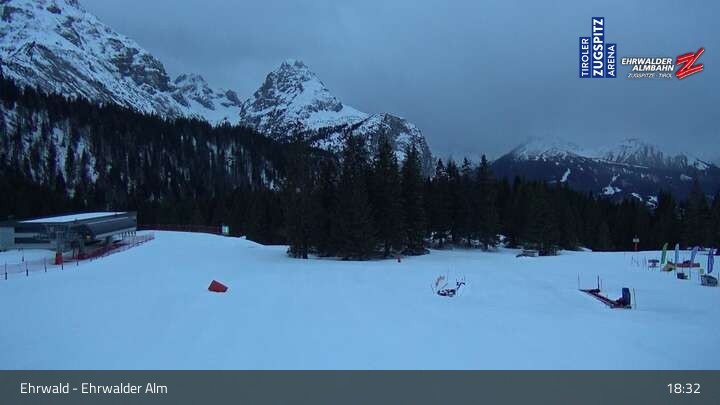 Archiv Foto Webcam Sicht auf das Kinderland an der Ehrwalder Alm