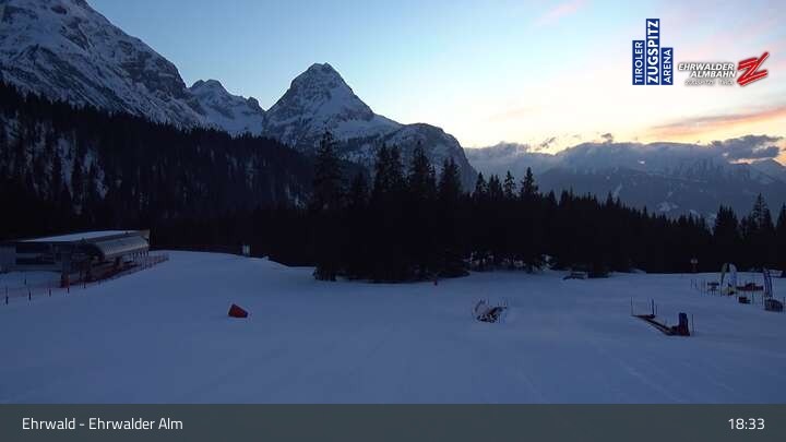 Archiv Foto Webcam Sicht auf das Kinderland an der Ehrwalder Alm