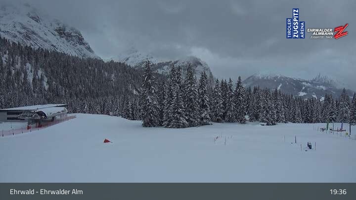 Archiv Foto Webcam Sicht auf das Kinderland an der Ehrwalder Alm