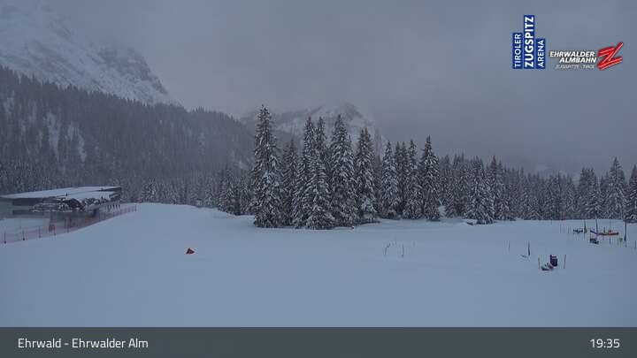 Archiv Foto Webcam Sicht auf das Kinderland an der Ehrwalder Alm