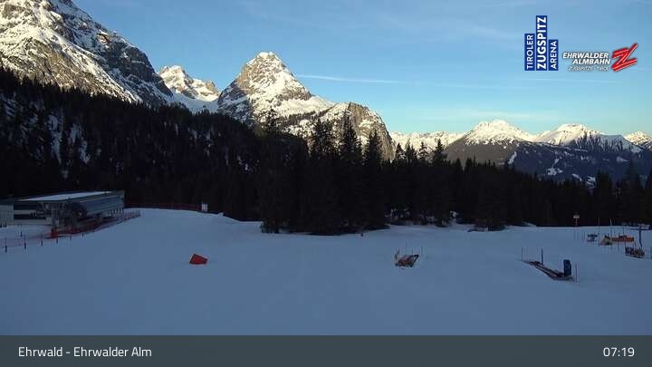 Archiv Foto Webcam Sicht auf das Kinderland an der Ehrwalder Alm
