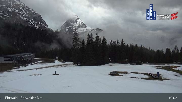 Archiv Foto Webcam Sicht auf das Kinderland an der Ehrwalder Alm
