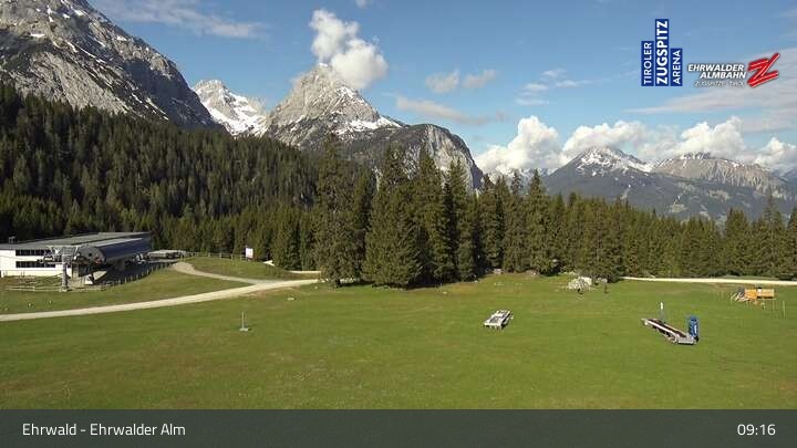 Archiv Foto Webcam Sicht auf das Kinderland an der Ehrwalder Alm