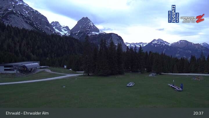Archiv Foto Webcam Sicht auf das Kinderland an der Ehrwalder Alm