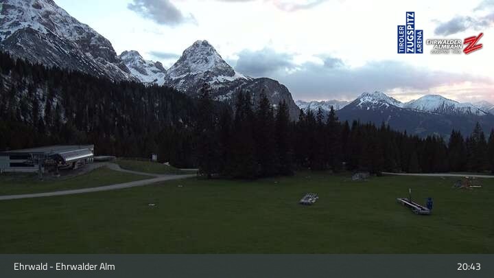 Archiv Foto Webcam Sicht auf das Kinderland an der Ehrwalder Alm