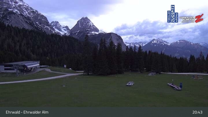 Archiv Foto Webcam Sicht auf das Kinderland an der Ehrwalder Alm