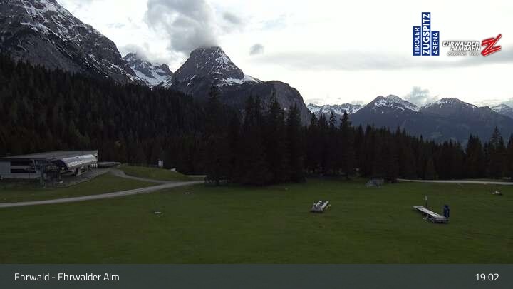 Archiv Foto Webcam Sicht auf das Kinderland an der Ehrwalder Alm