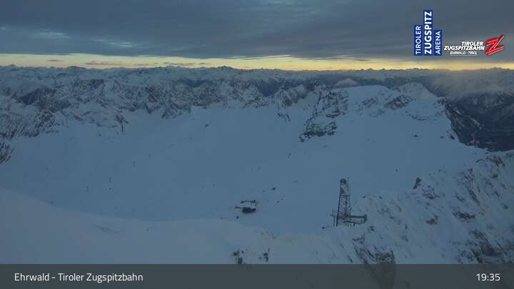 Archived image Webcam Tiroler Zugspitzbahn Top Station