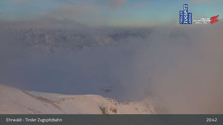 Archived image Webcam Tiroler Zugspitzbahn Top Station