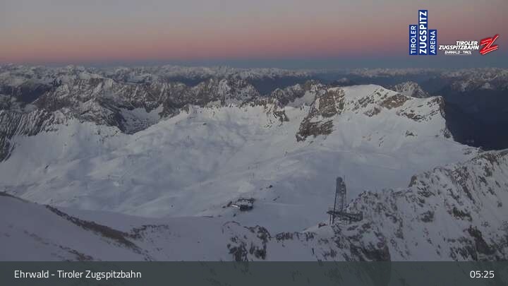 Archived image Webcam Tiroler Zugspitzbahn Top Station