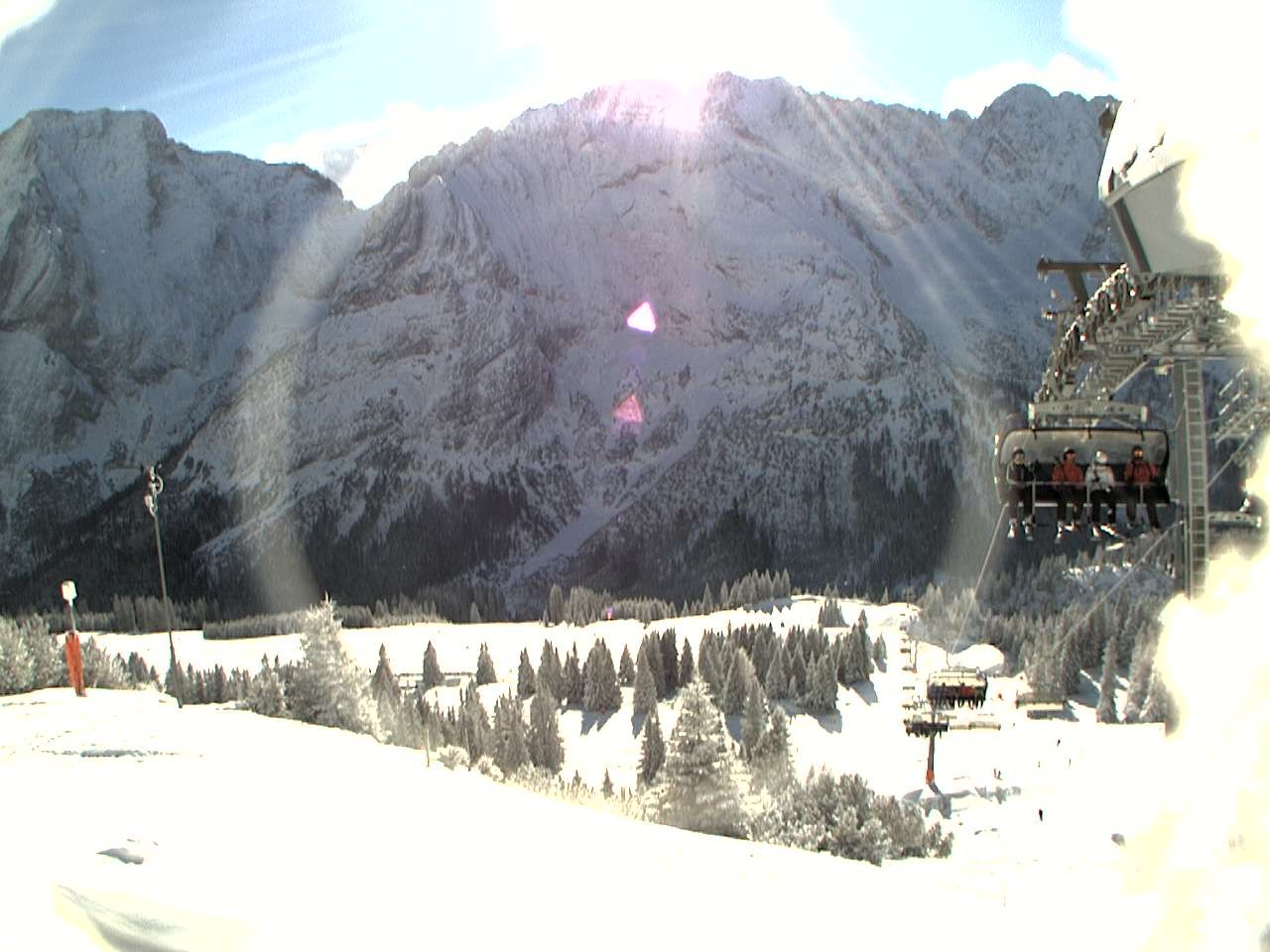 Archived image Webcam mountain station chairlift "Gaistal", "Ehrwalder Alm"