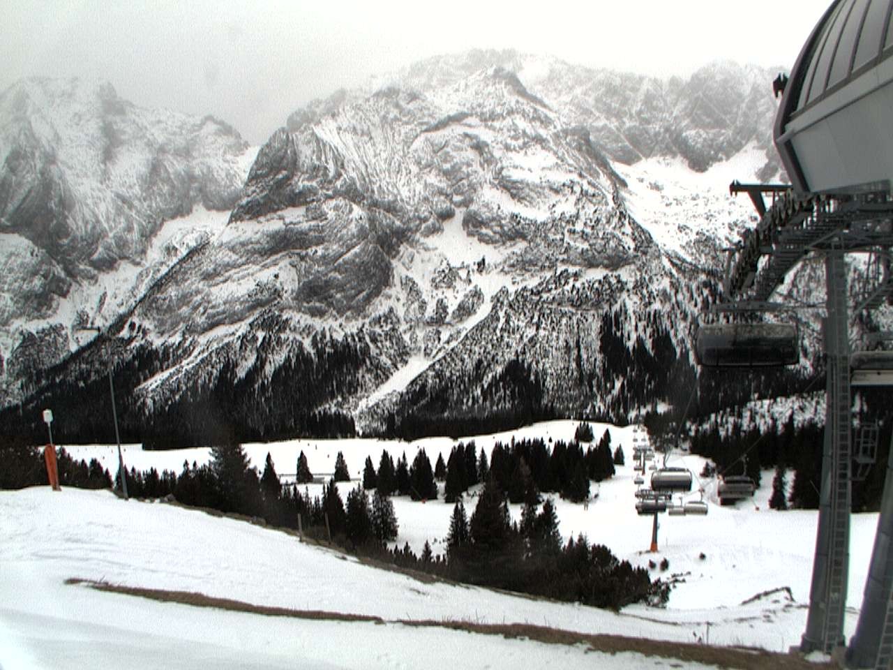 Archived image Webcam mountain station chairlift "Gaistal", "Ehrwalder Alm"