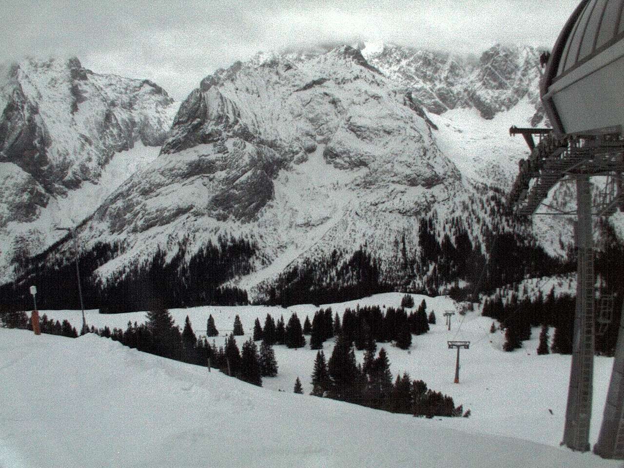 Archived image Webcam mountain station chairlift "Gaistal", "Ehrwalder Alm"