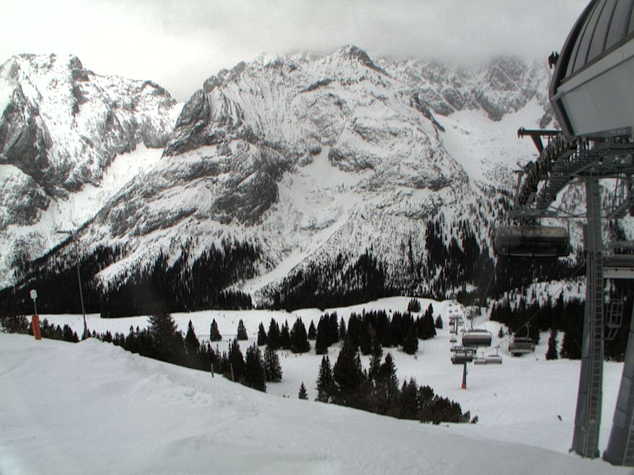 Archived image Webcam mountain station chairlift "Gaistal", "Ehrwalder Alm"