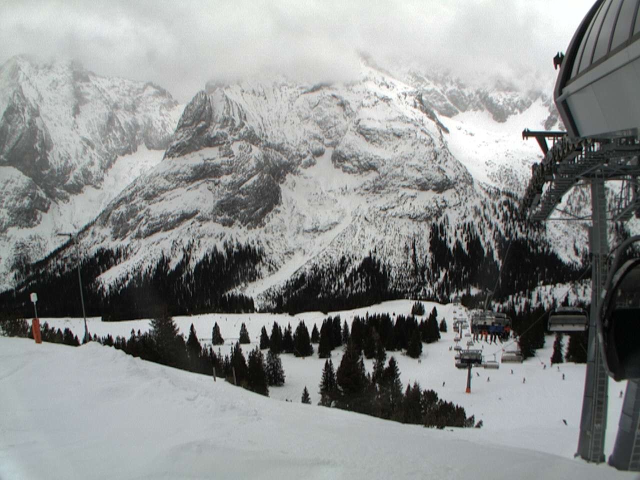 Archived image Webcam mountain station chairlift "Gaistal", "Ehrwalder Alm"