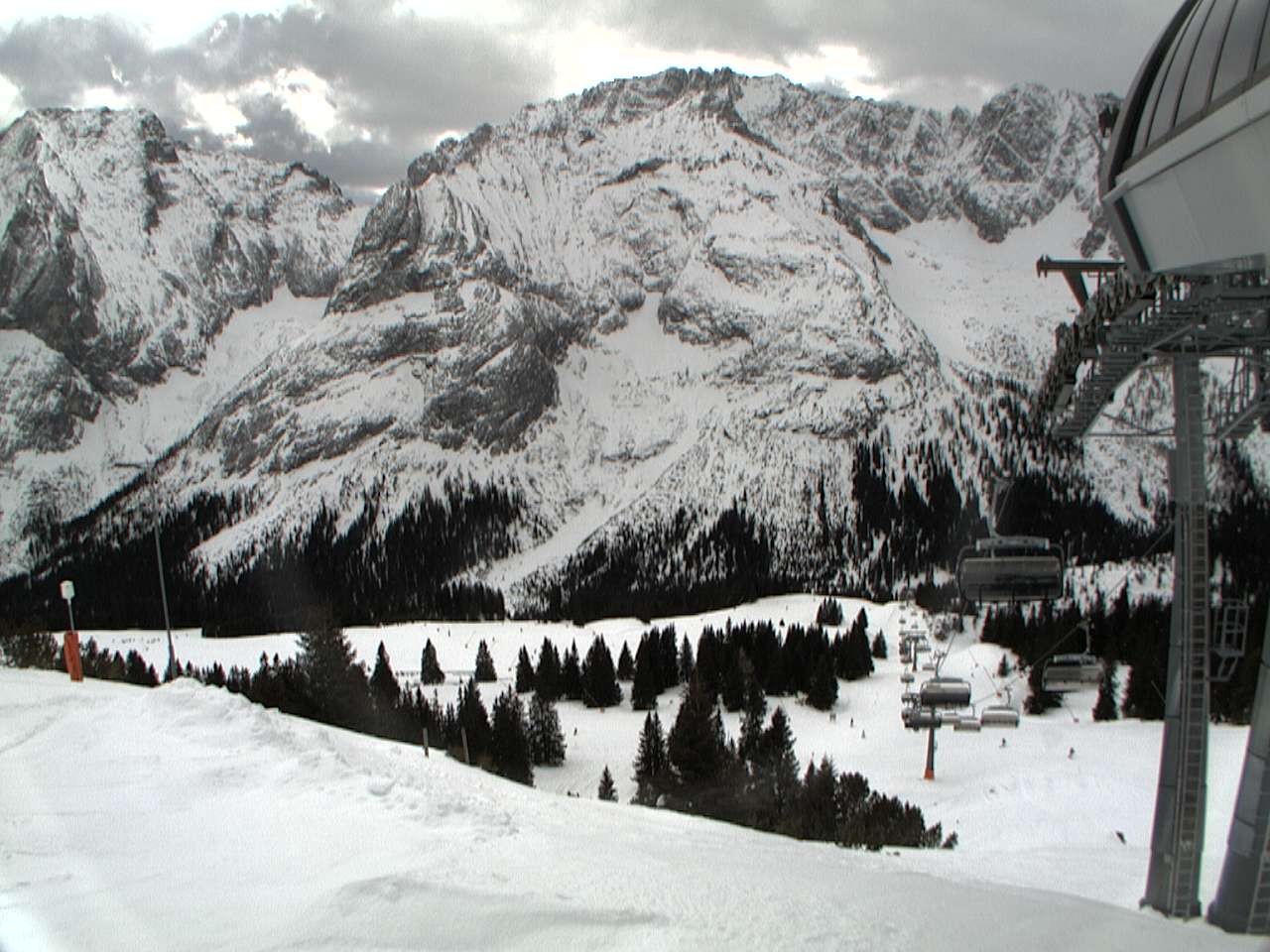Archived image Webcam mountain station chairlift "Gaistal", "Ehrwalder Alm"