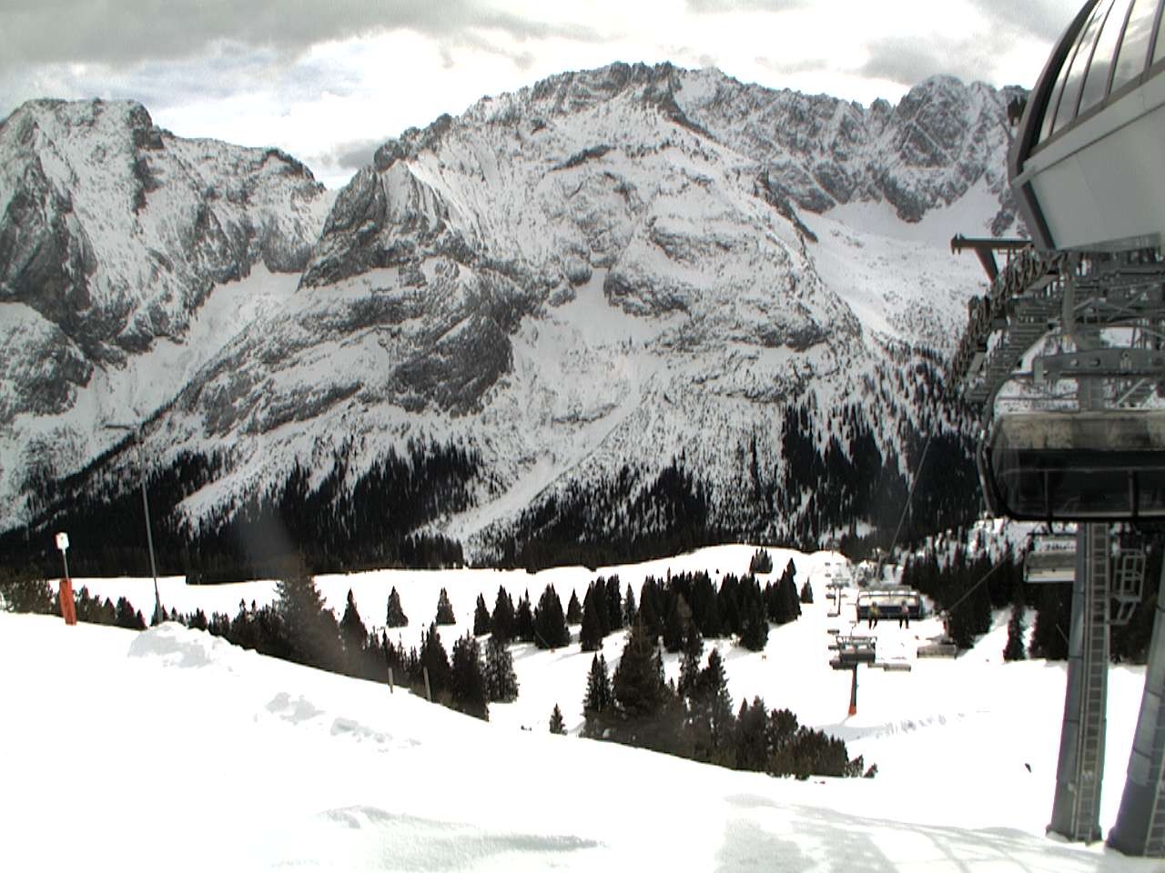 Archived image Webcam mountain station chairlift "Gaistal", "Ehrwalder Alm"