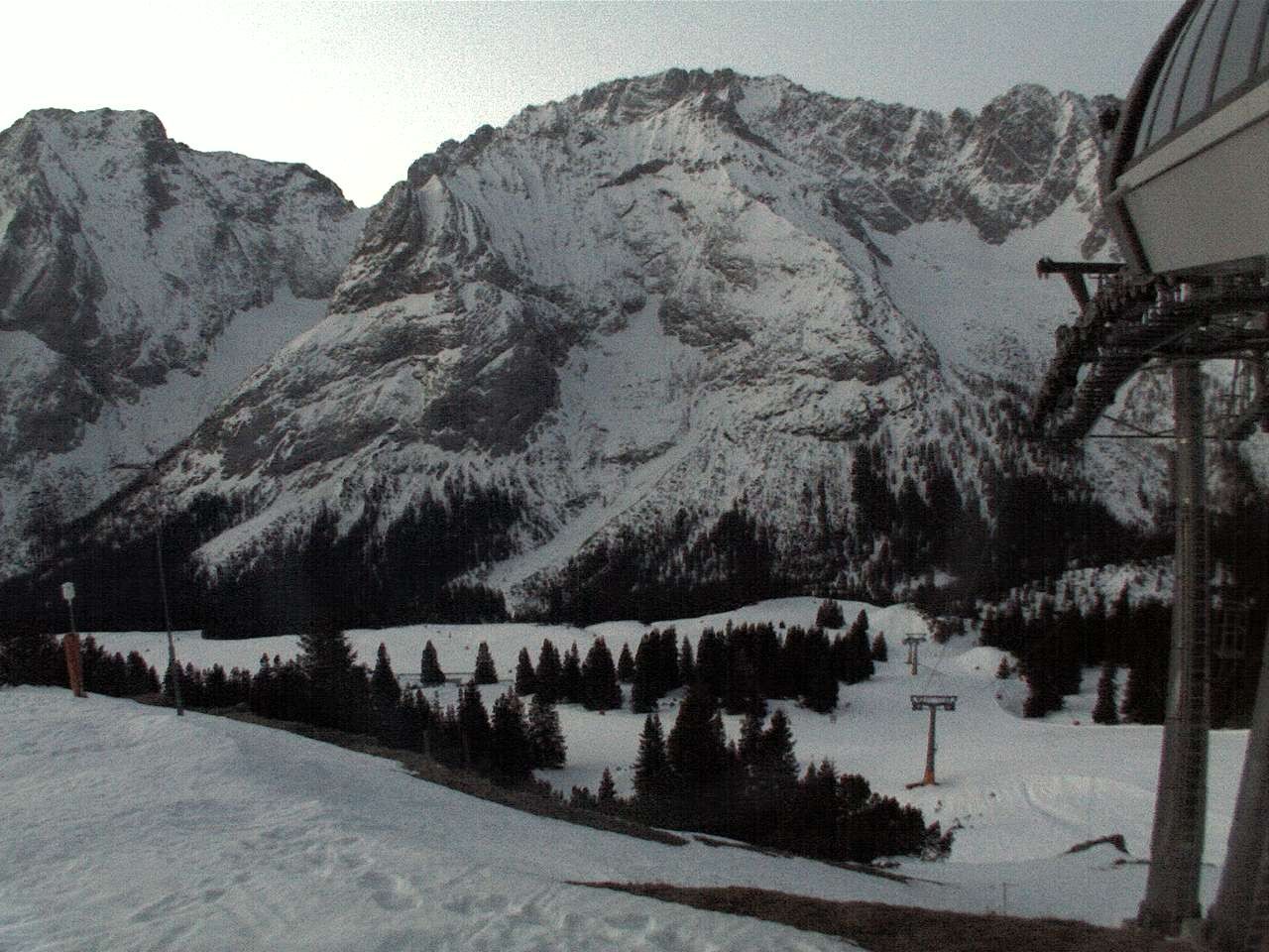 Archived image Webcam mountain station chairlift "Gaistal", "Ehrwalder Alm"