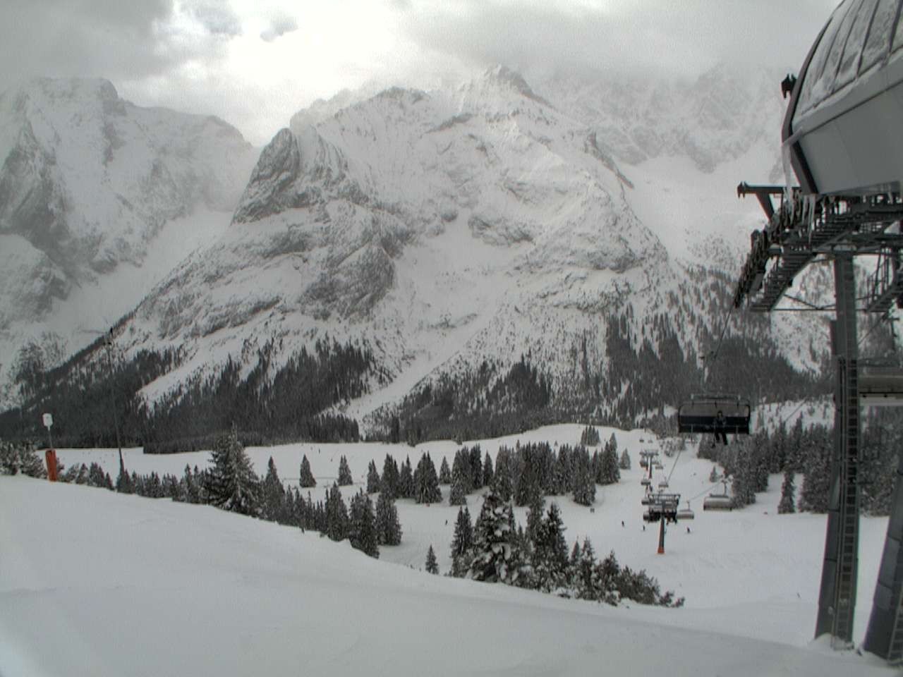 Archived image Webcam mountain station chairlift "Gaistal", "Ehrwalder Alm"