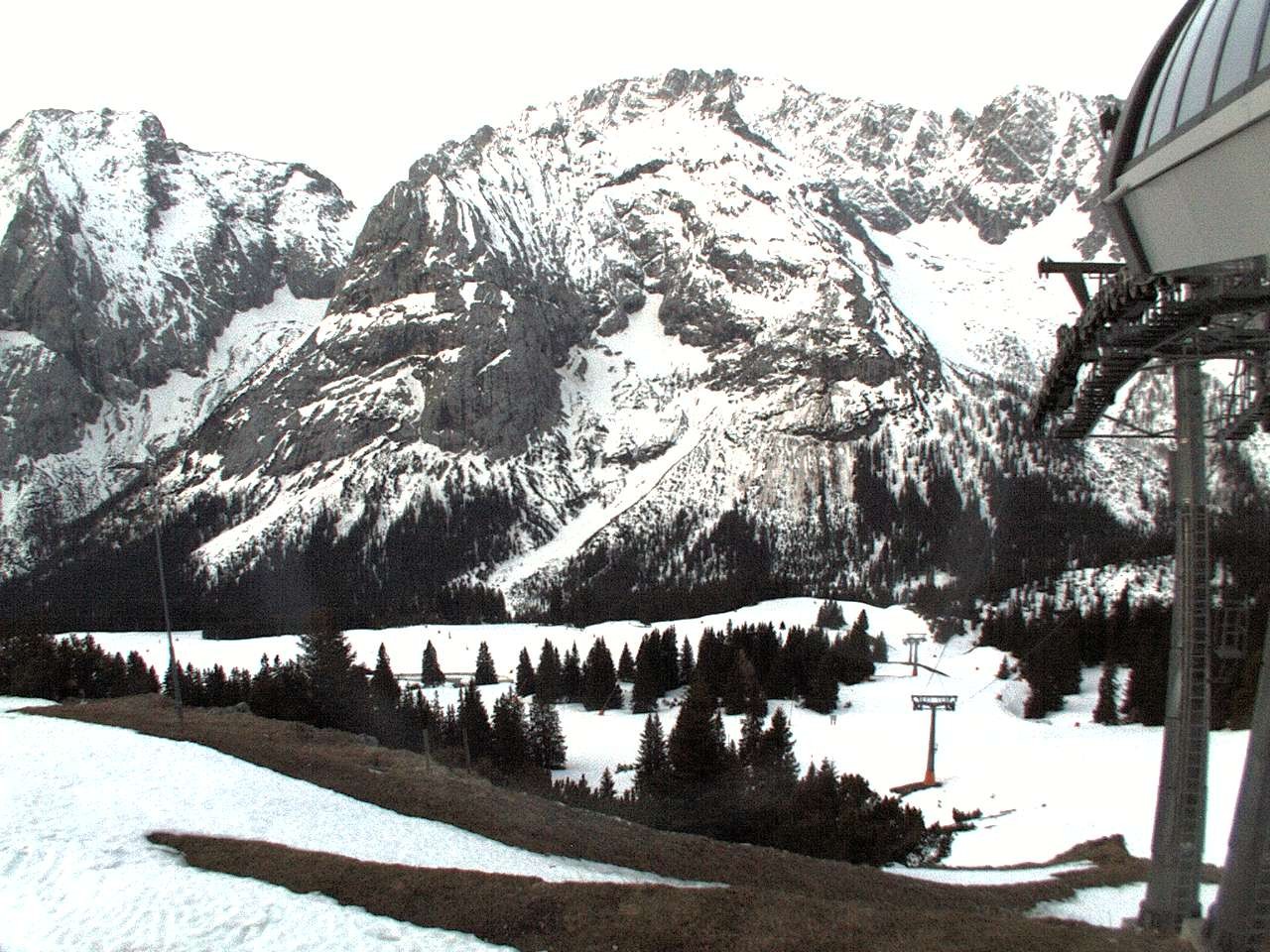 Archived image Webcam mountain station chairlift "Gaistal", "Ehrwalder Alm"