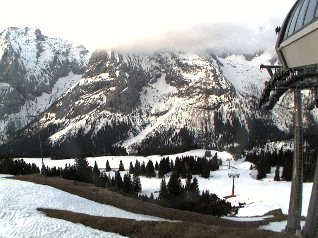 Archived image Webcam mountain station chairlift "Gaistal", "Ehrwalder Alm"