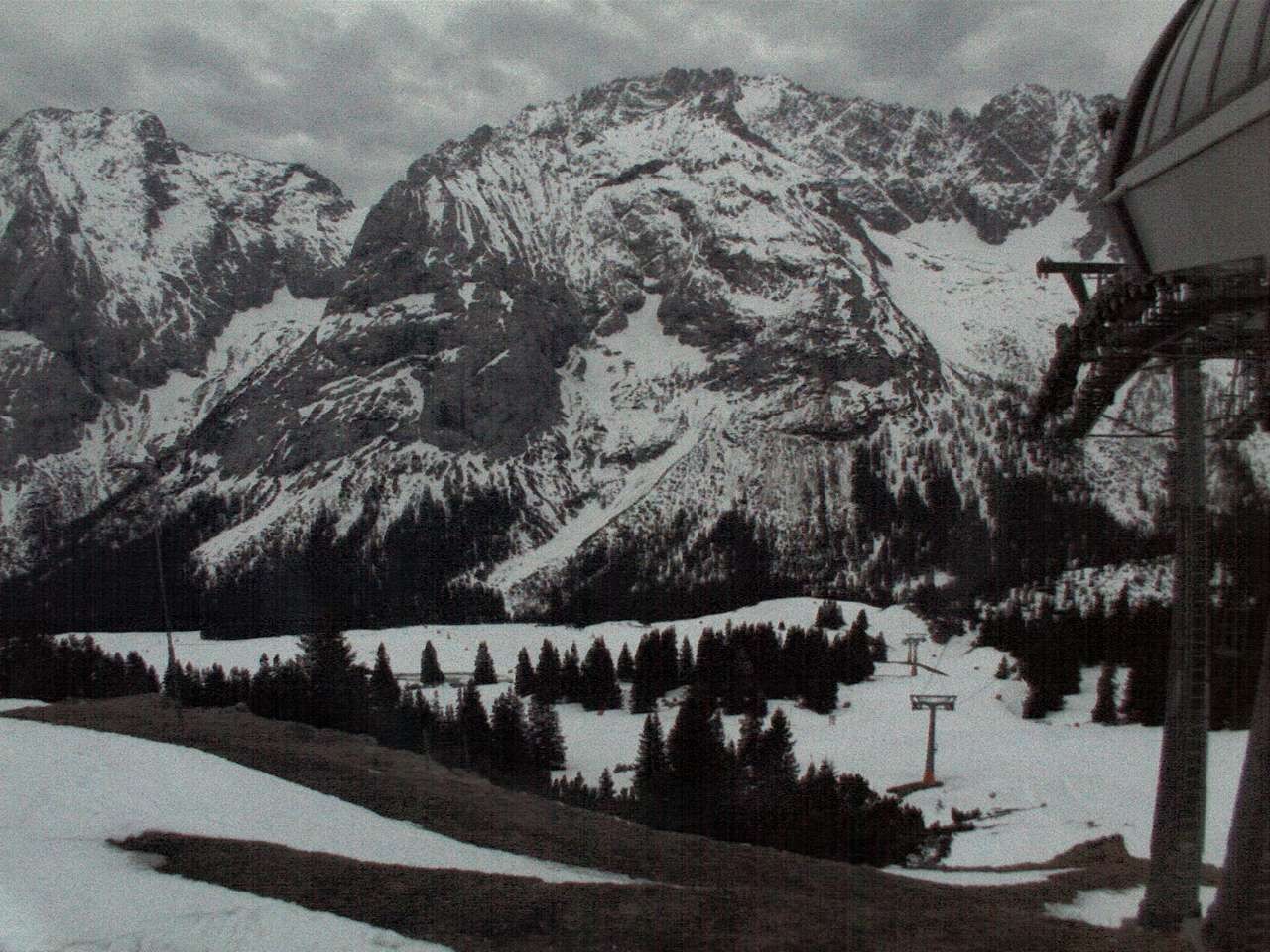 Archived image Webcam mountain station chairlift "Gaistal", "Ehrwalder Alm"