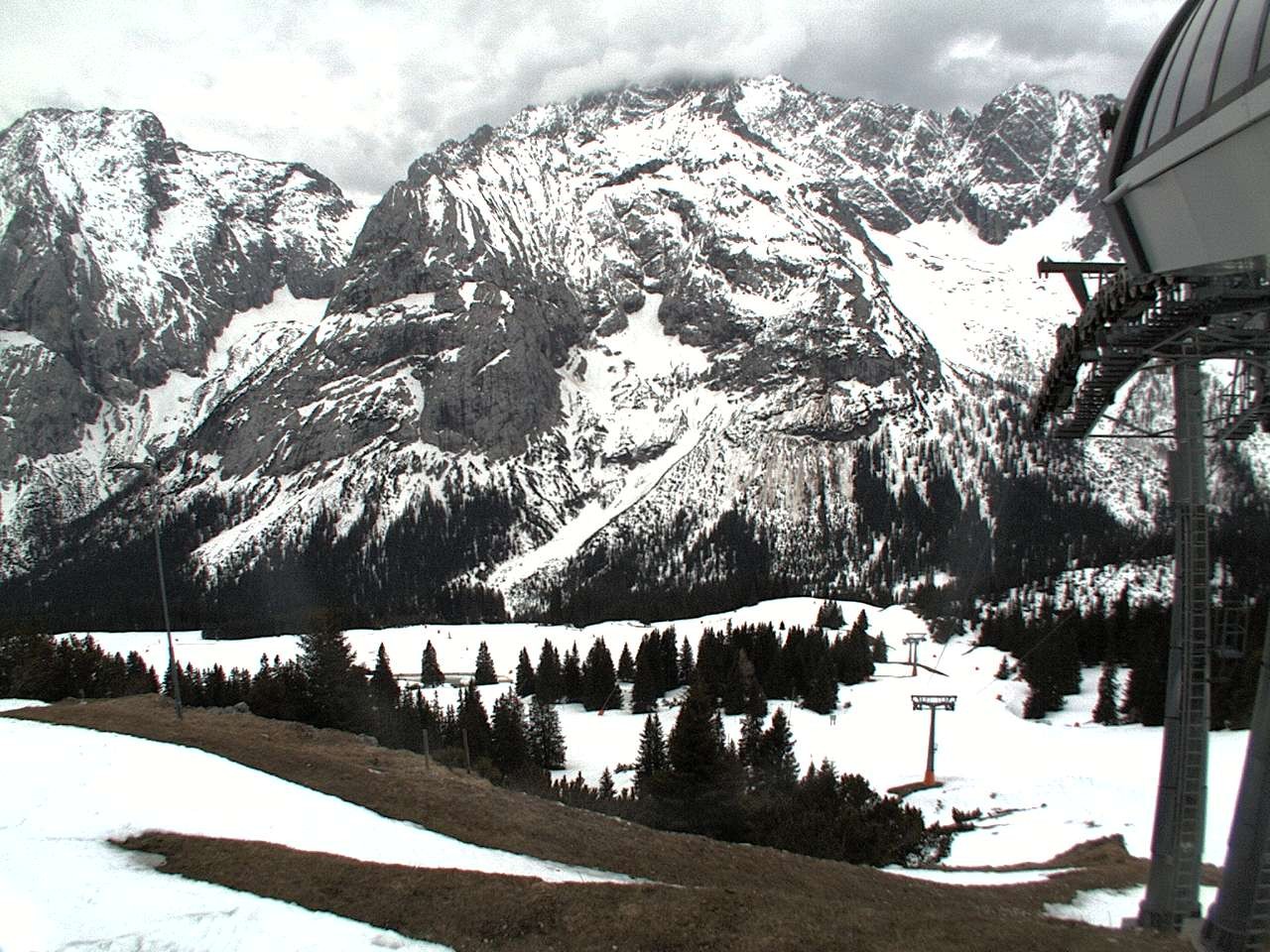 Archived image Webcam mountain station chairlift "Gaistal", "Ehrwalder Alm"