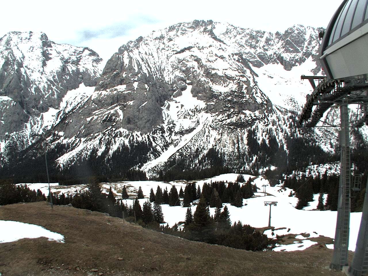 Archived image Webcam mountain station chairlift "Gaistal", "Ehrwalder Alm"