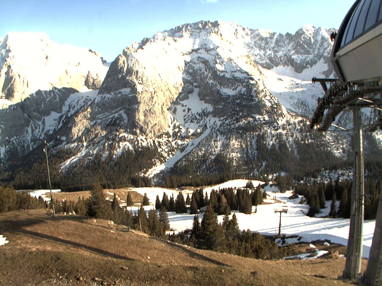 Archived image Webcam mountain station chairlift "Gaistal", "Ehrwalder Alm"