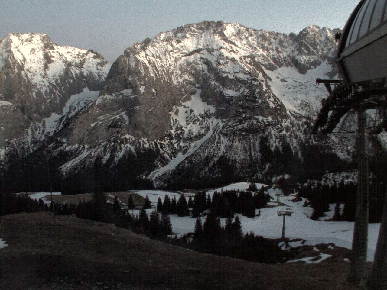 Archived image Webcam mountain station chairlift "Gaistal", "Ehrwalder Alm"