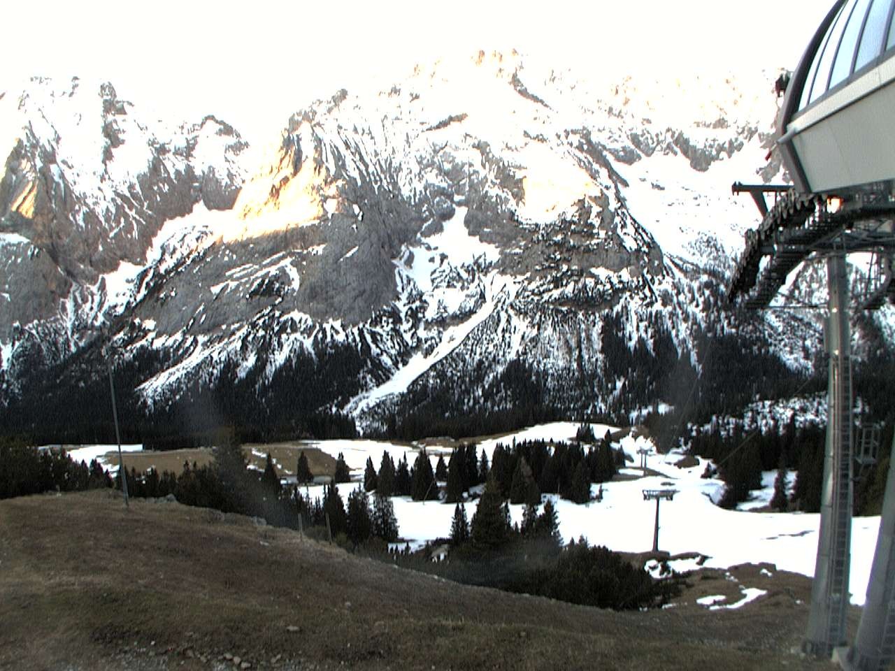 Archived image Webcam mountain station chairlift "Gaistal", "Ehrwalder Alm"