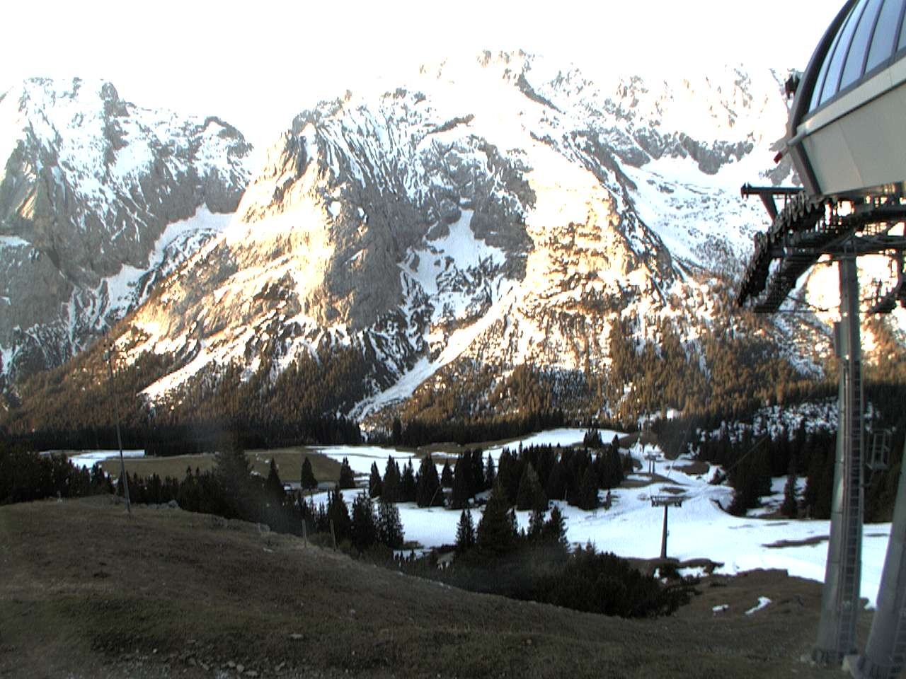Archived image Webcam mountain station chairlift "Gaistal", "Ehrwalder Alm"
