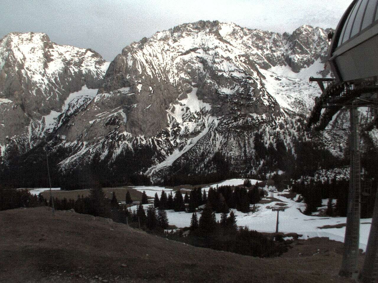Archived image Webcam mountain station chairlift "Gaistal", "Ehrwalder Alm"