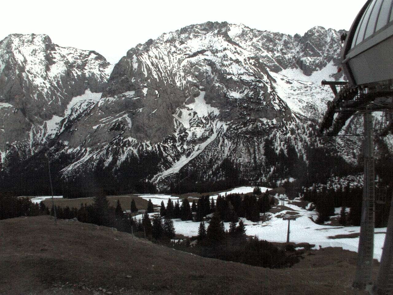 Archived image Webcam mountain station chairlift "Gaistal", "Ehrwalder Alm"