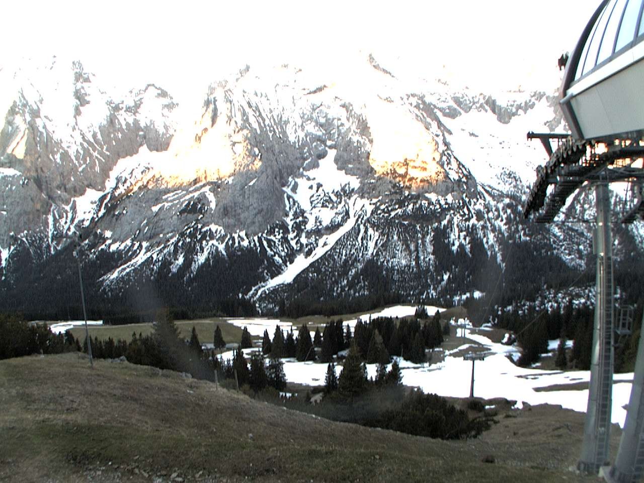 Archived image Webcam mountain station chairlift "Gaistal", "Ehrwalder Alm"