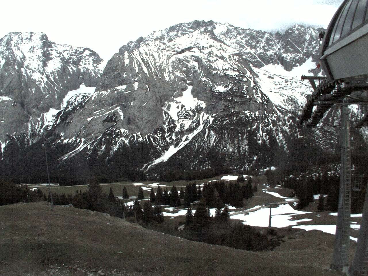 Archived image Webcam mountain station chairlift "Gaistal", "Ehrwalder Alm"