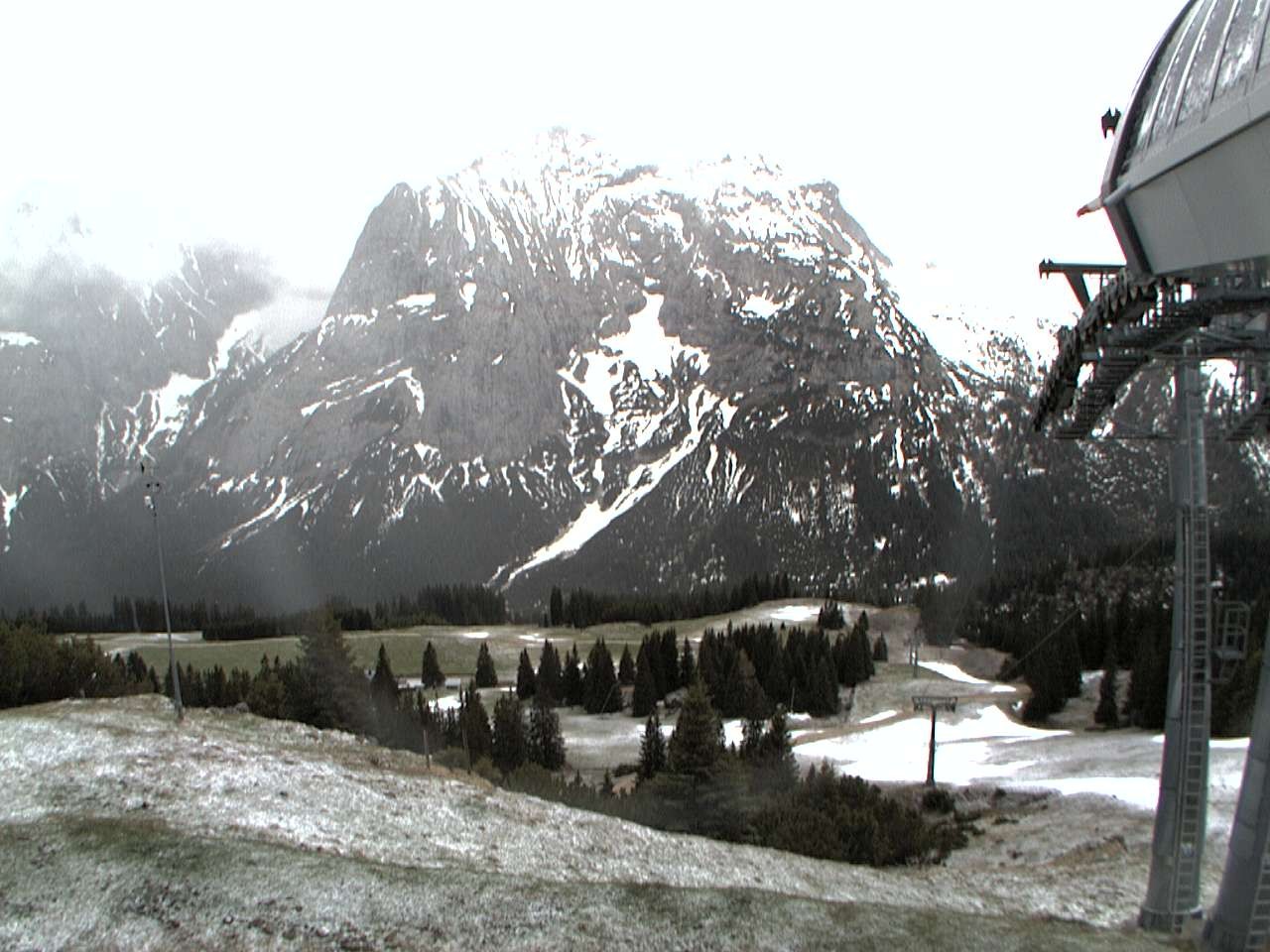 Archived image Webcam mountain station chairlift "Gaistal", "Ehrwalder Alm"