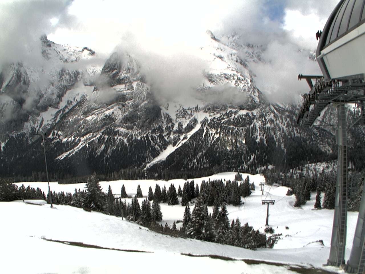 Archived image Webcam mountain station chairlift "Gaistal", "Ehrwalder Alm"