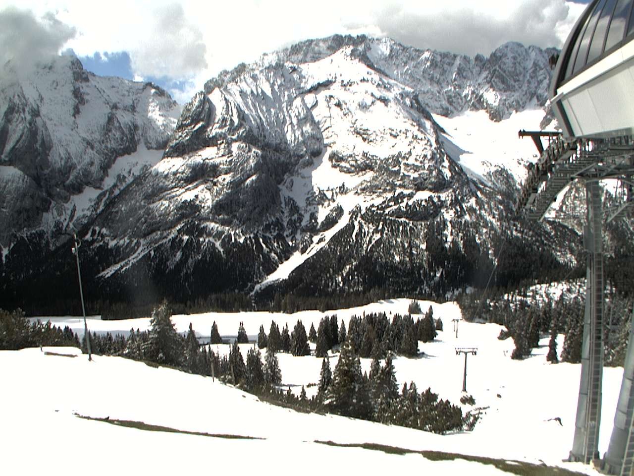 Archived image Webcam mountain station chairlift "Gaistal", "Ehrwalder Alm"