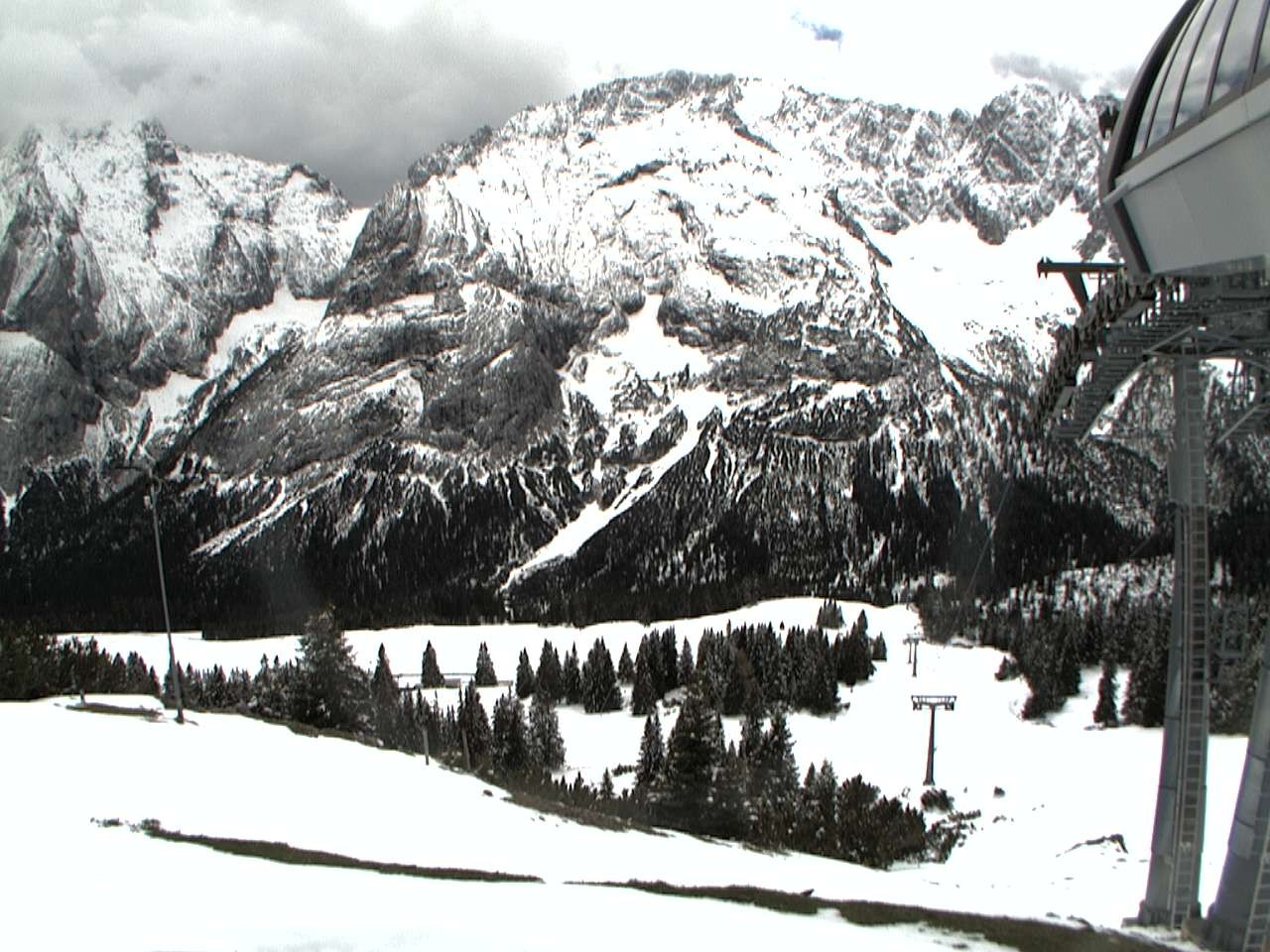 Archived image Webcam mountain station chairlift "Gaistal", "Ehrwalder Alm"