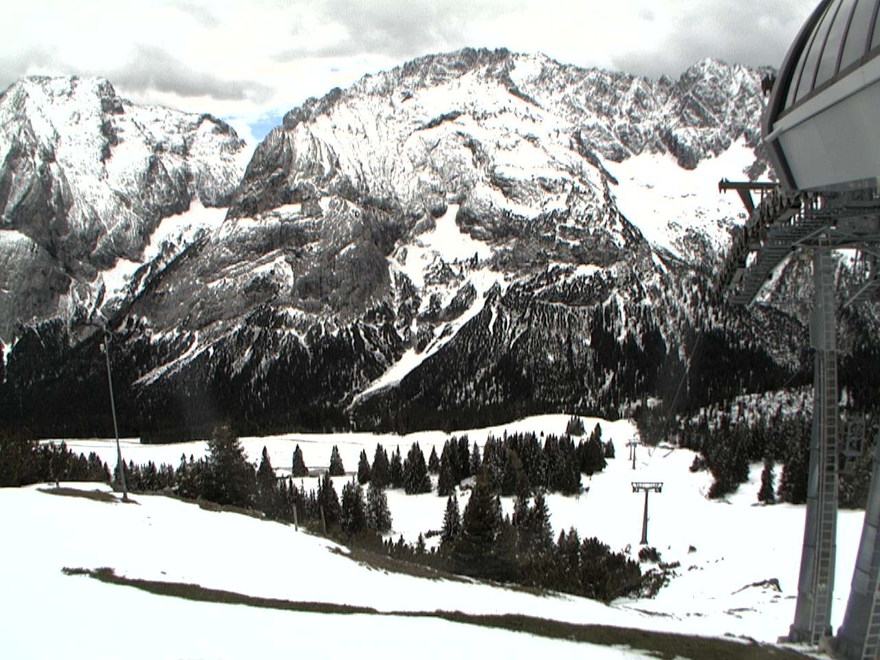 Archived image Webcam mountain station chairlift "Gaistal", "Ehrwalder Alm"