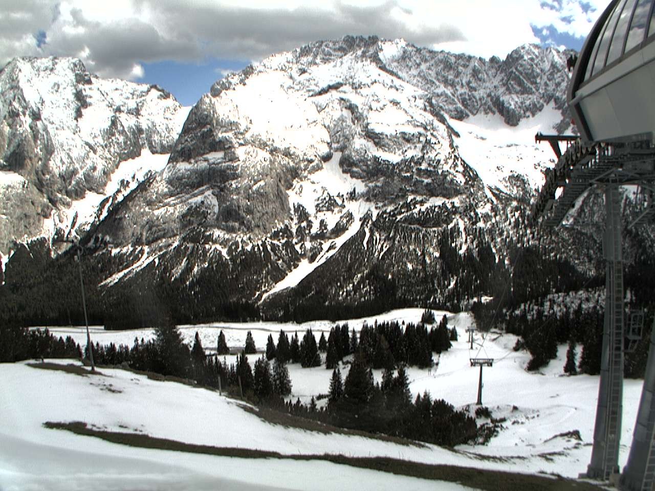 Archived image Webcam mountain station chairlift "Gaistal", "Ehrwalder Alm"