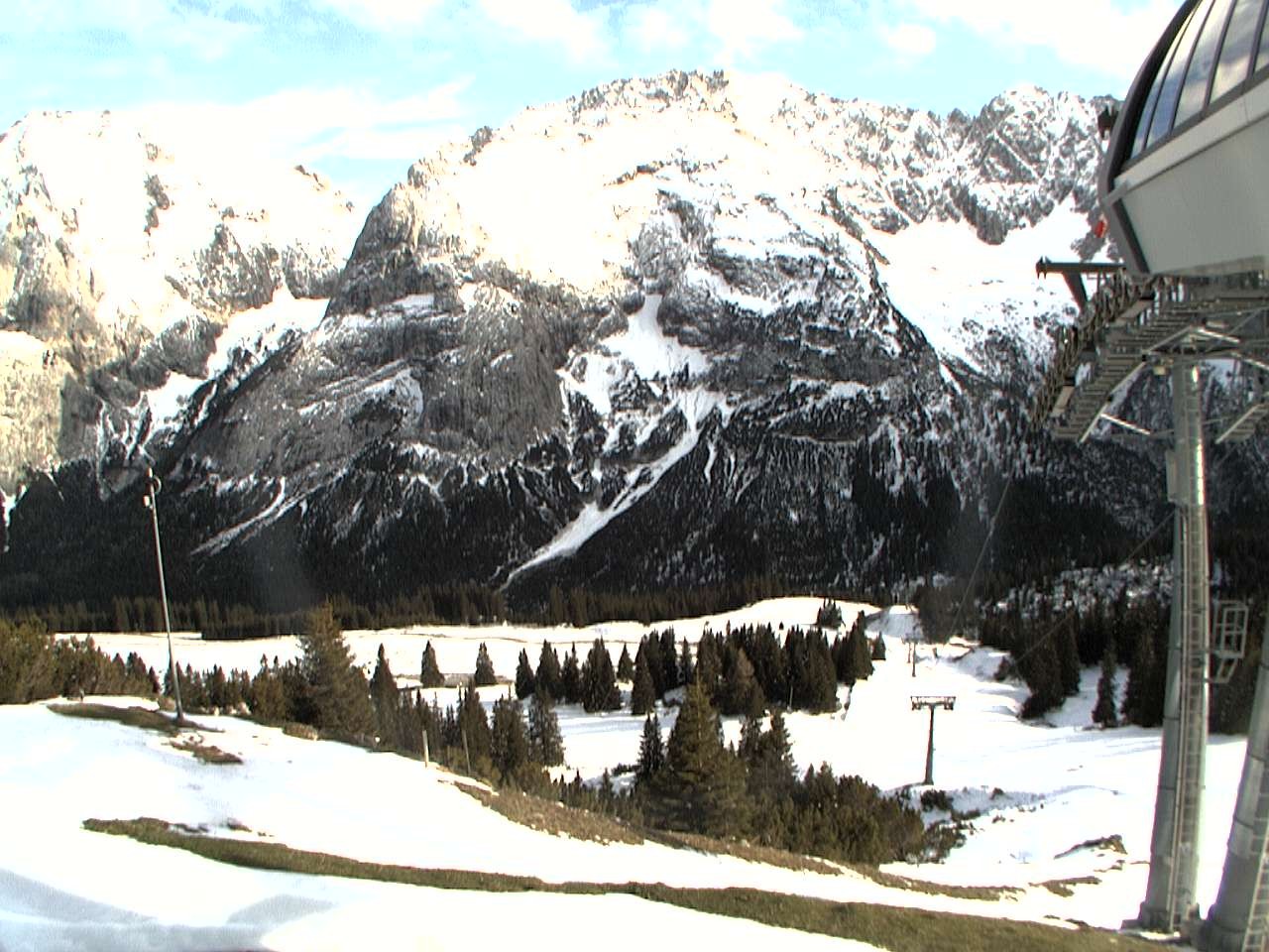 Archived image Webcam mountain station chairlift "Gaistal", "Ehrwalder Alm"