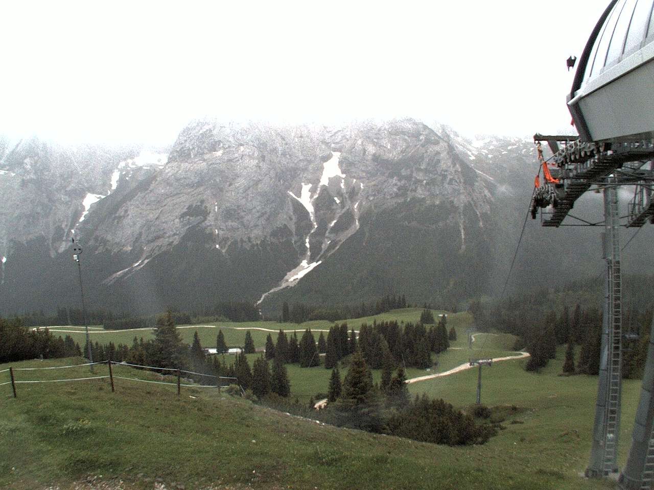 Archived image Webcam mountain station chairlift "Gaistal", "Ehrwalder Alm"