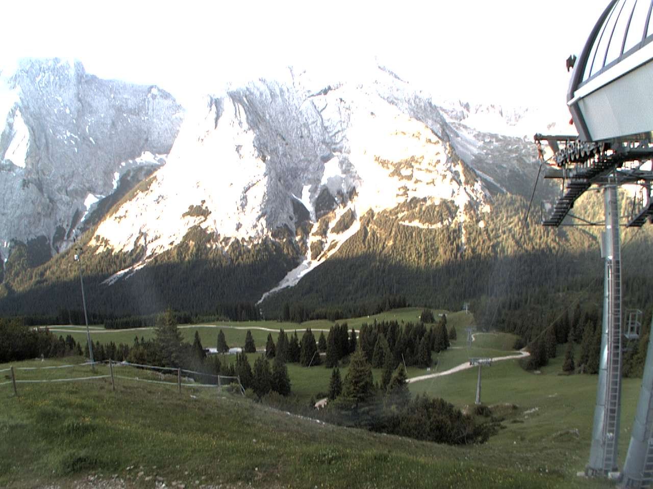 Archived image Webcam mountain station chairlift "Gaistal", "Ehrwalder Alm"