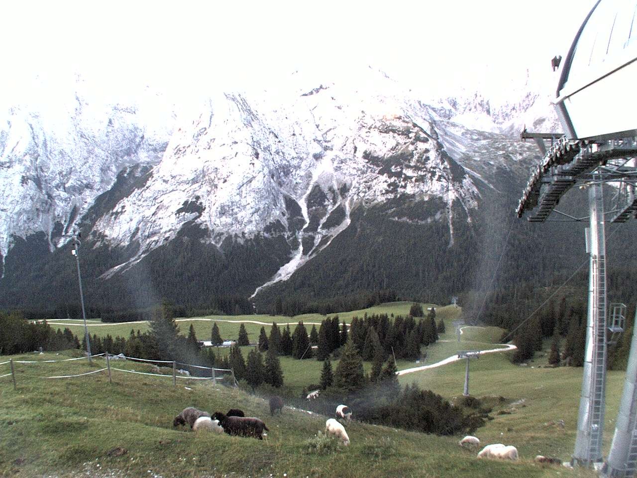 Archived image Webcam mountain station chairlift "Gaistal", "Ehrwalder Alm"