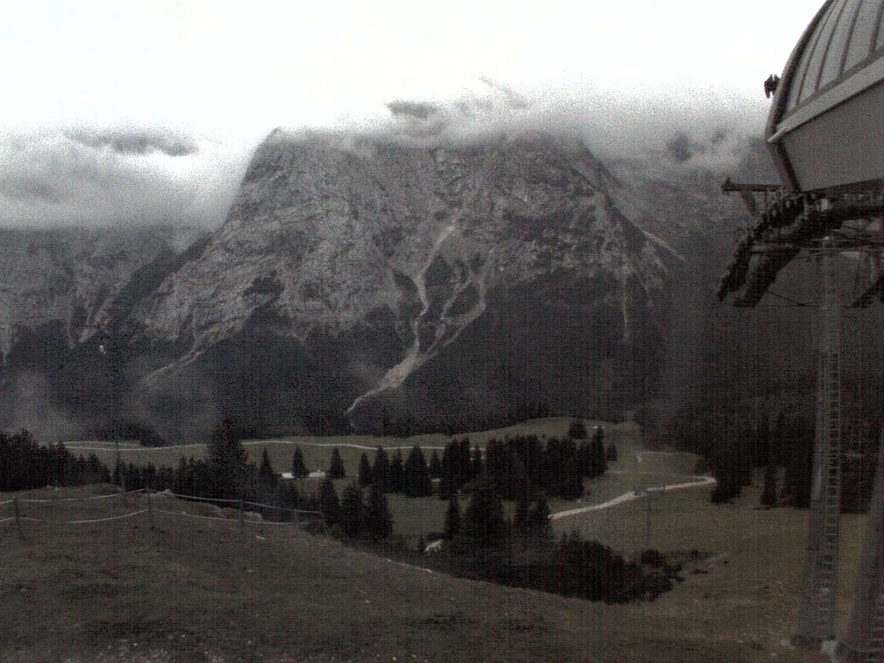 Archived image Webcam mountain station chairlift "Gaistal", "Ehrwalder Alm"