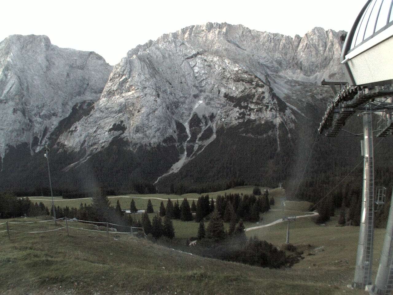 Archived image Webcam mountain station chairlift "Gaistal", "Ehrwalder Alm"
