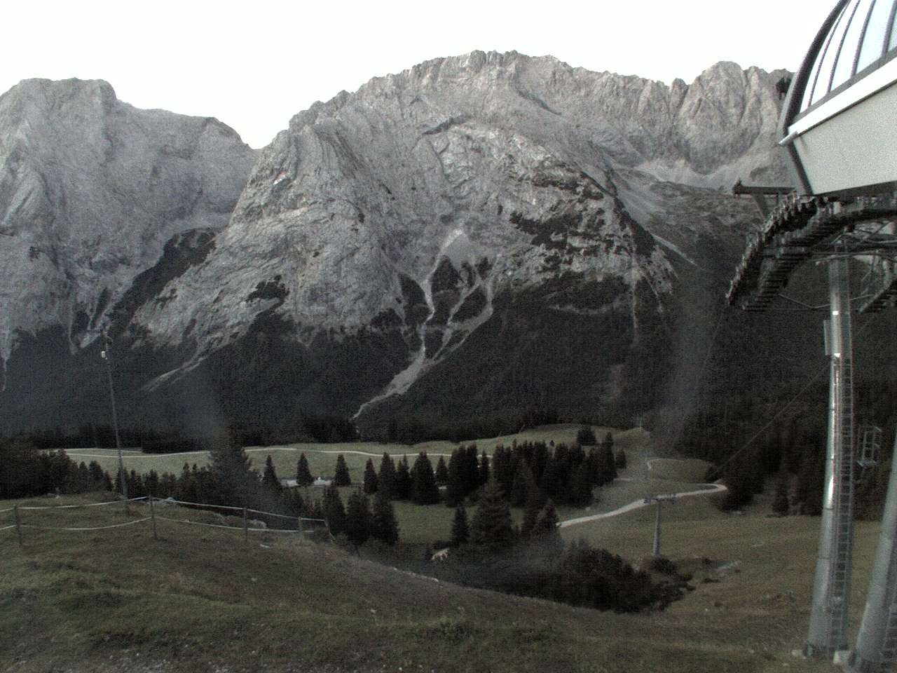 Archived image Webcam mountain station chairlift "Gaistal", "Ehrwalder Alm"